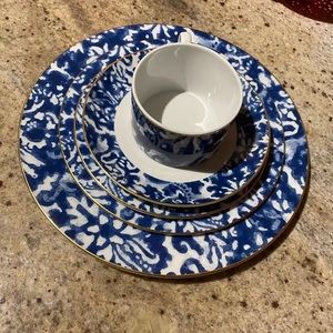 1 full place setting of Ralph Lauren Round Hill China